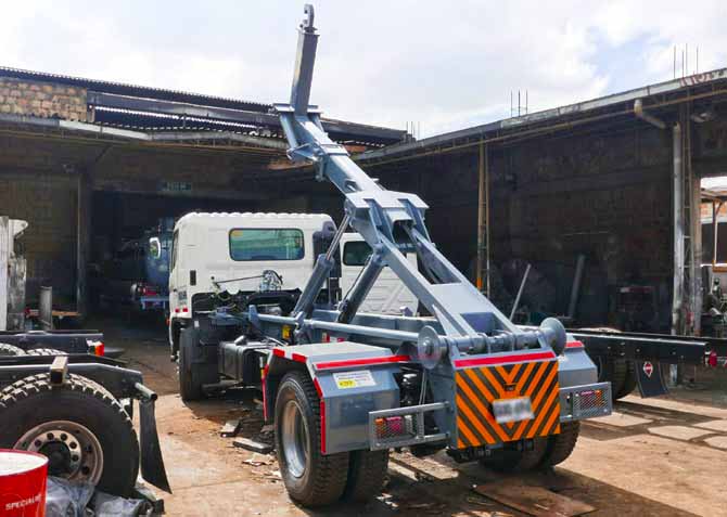portacontenedor de gancho 8 toneladas - industrias bufalo - colombia