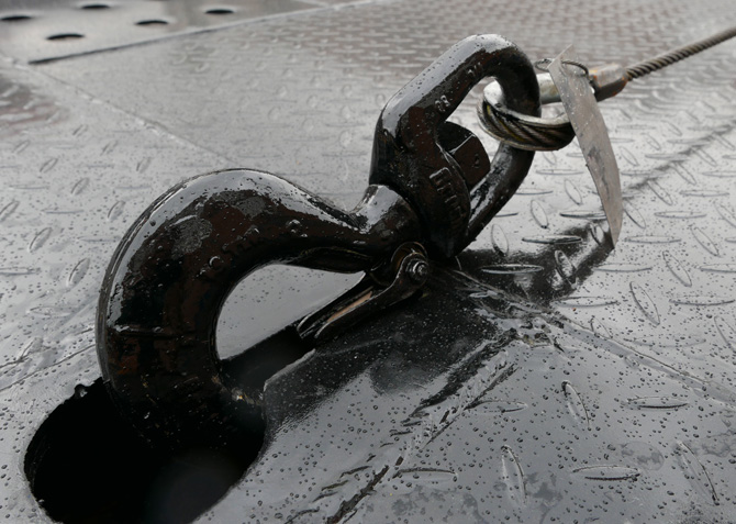 guaya y gancho con capacidad de arrastre de 4.500 kg