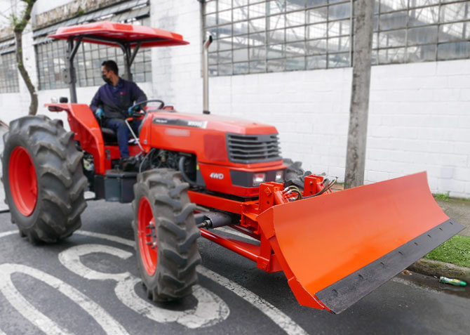 pala agricola sobre tractor kubota