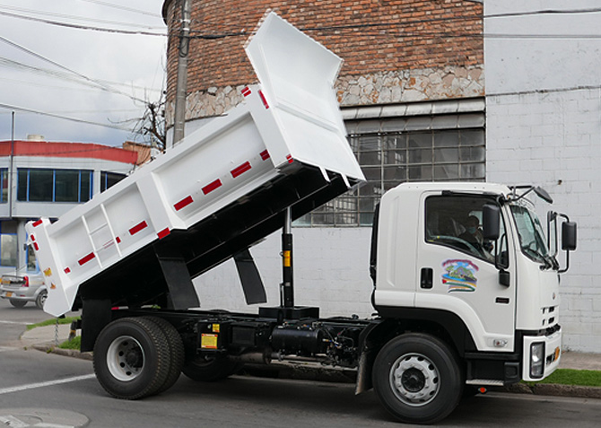 volco sobre camion chevrolet