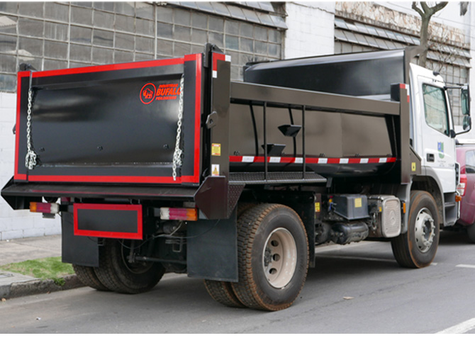 volco minero en hardox sobre camion atego