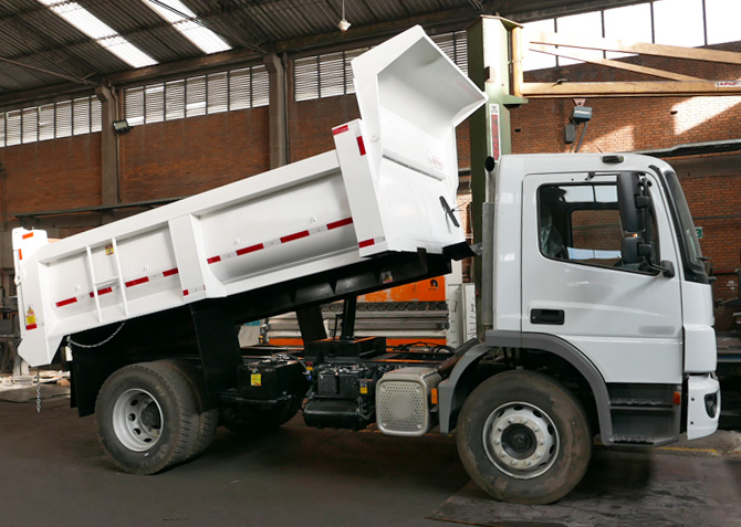 volco sencillo sobre chasis mercedes benz