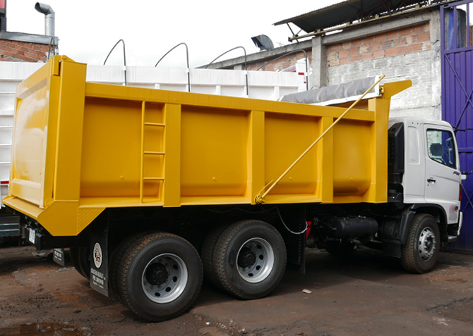 volqueta doble troque sobre camion hino